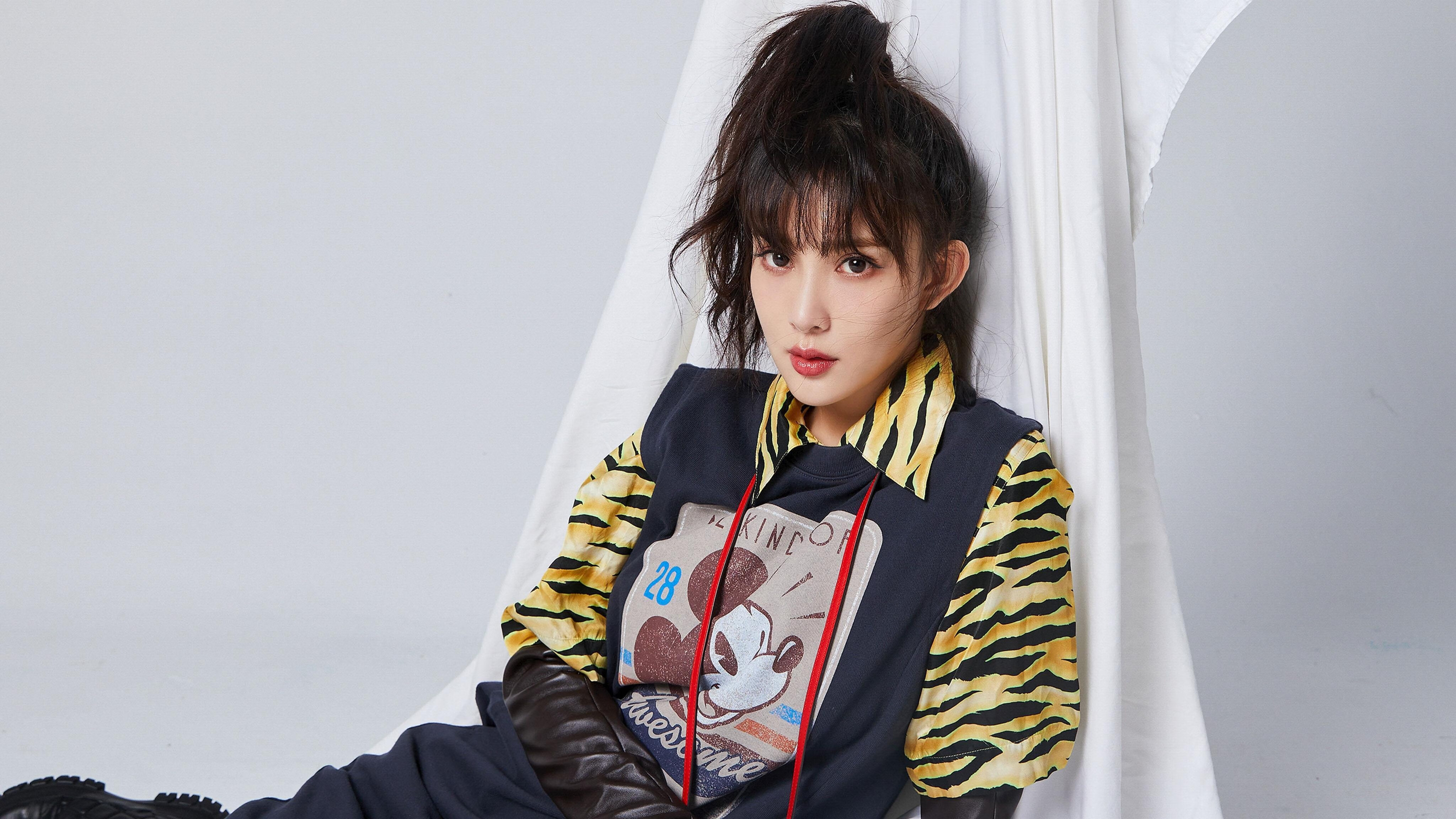 德甲融合战术,比分4-3,明星锋线发威,控球率70%,传球成功86%,德甲对标