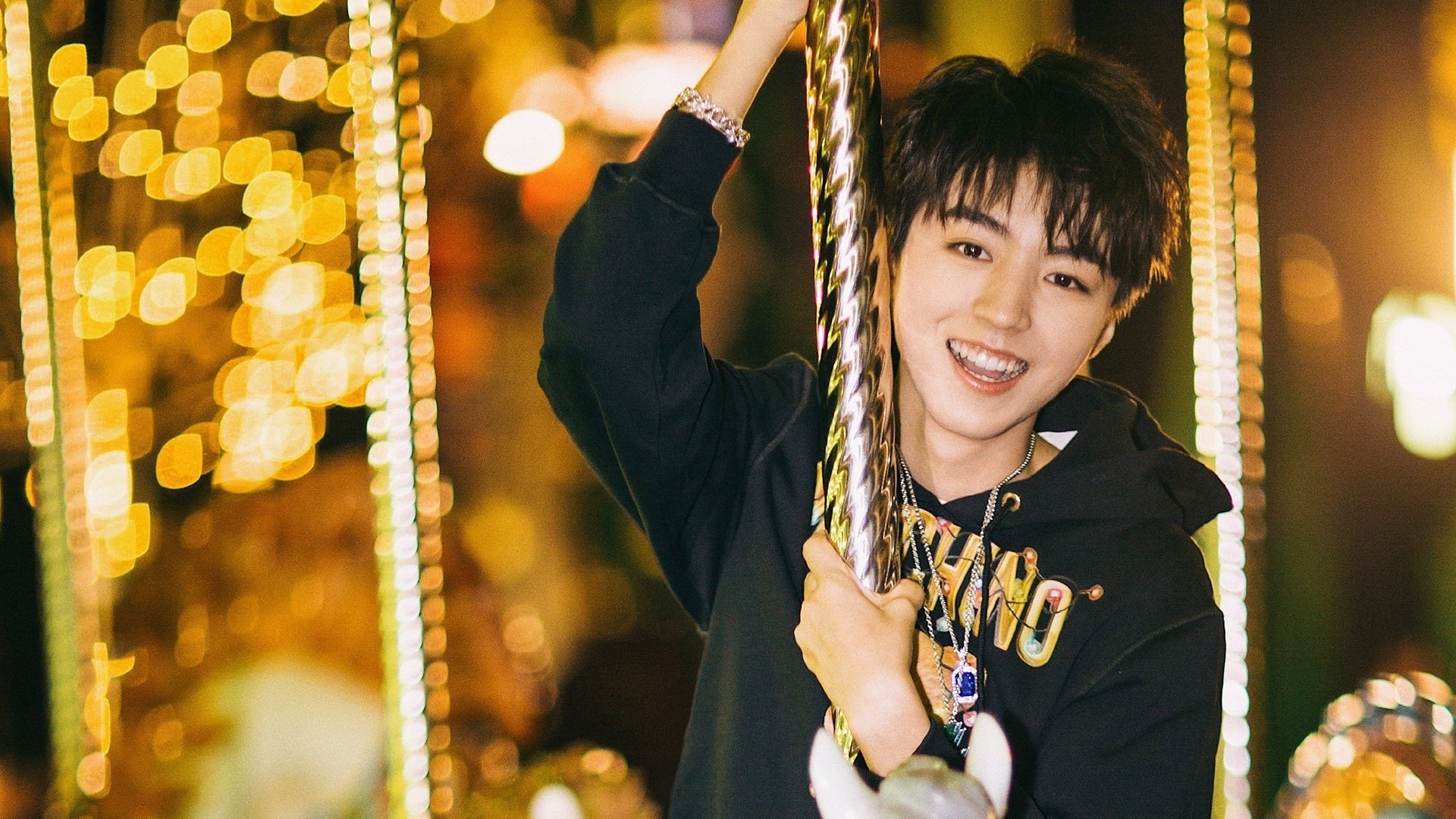 开云官方网站-粉丝狂欢夜：线上线下全力助威助阵，粉丝活动